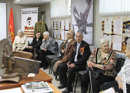 Ветераны в школьном музее 19 гвардейской стрелковой дивизии